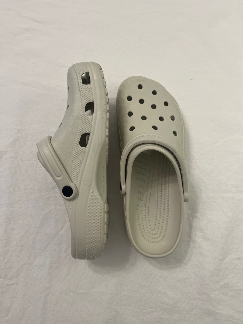 CROCS Classic Clog in Light Beige/Cream